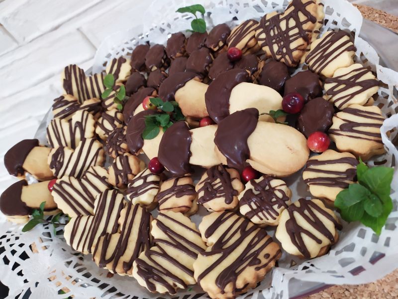 Kruche ciasteczka z polewą czekoladową