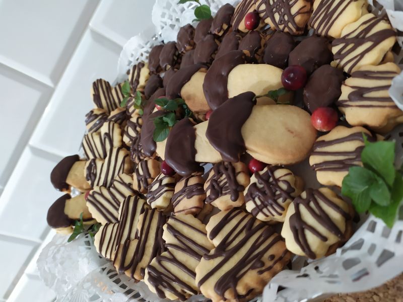 Kruche ciasteczka z polewą czekoladową