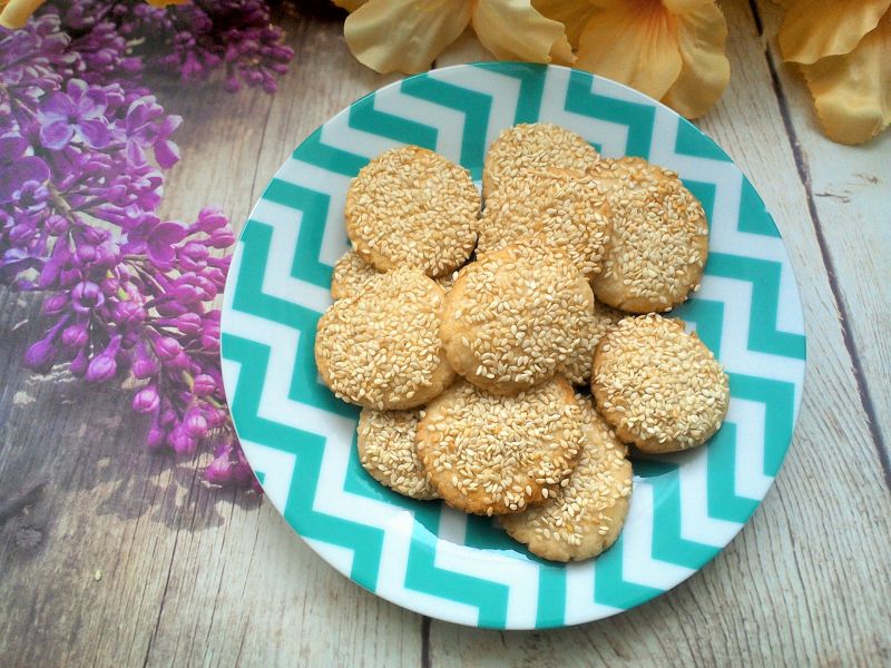 Kruche ciasteczka z sezamem 