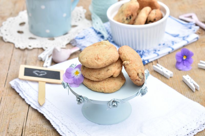 Kruche ciasteczka z suszoną śliwką