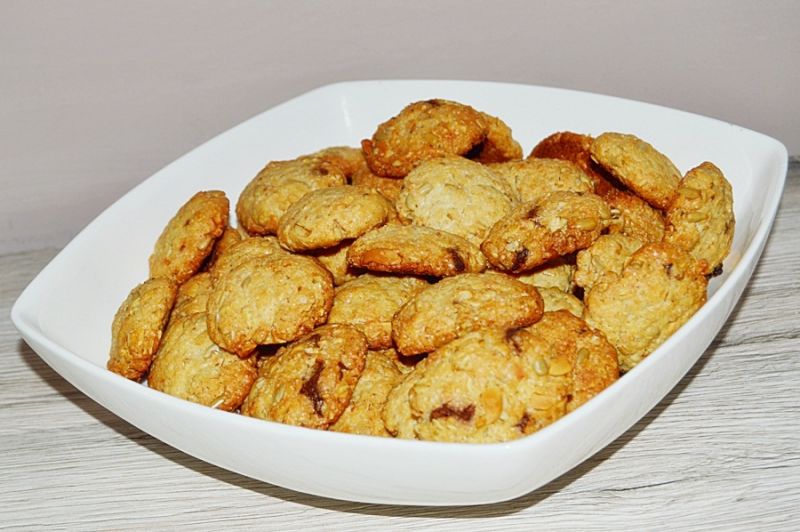 Kruche ciastka z otrębami owsianymi i czekoladą Kruche ciastka z otrębami owsianymi i czekoladą