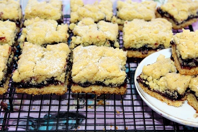 Kruche ciasto bez jajek z dżemem lub owocami