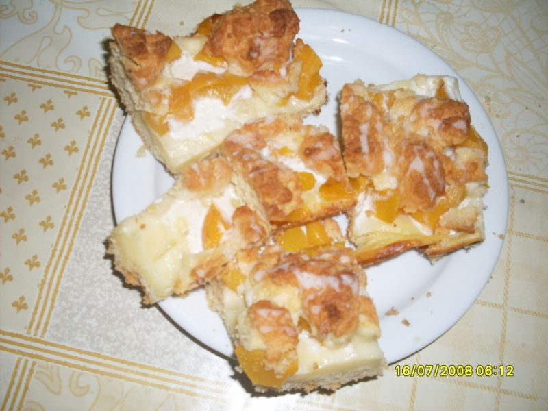 Kruche ciasto budyniowe z brzoskwiniami  Kruche ciasto budyniowe z brzoskwiniami