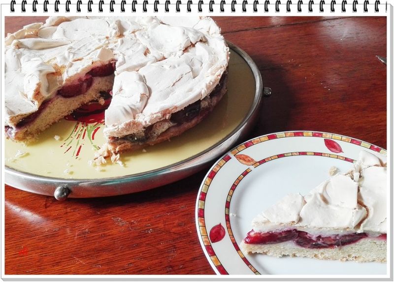 Kruche ciasto Eli ze śliwkami i bezą