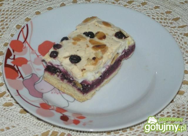 Kruche ciasto jagodowe z bezą