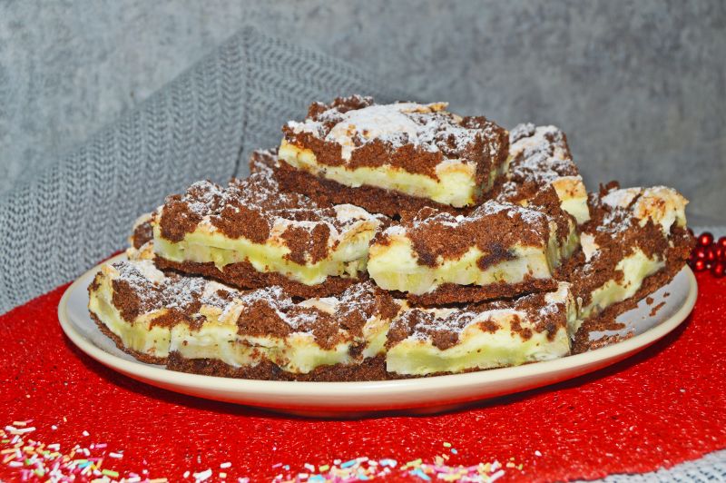 Kruche ciasto kakaowe z pianką i bananami Kruche ciasto kakaowe z pianką i bananami