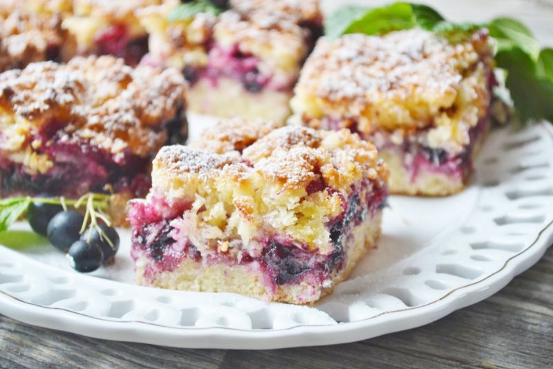 Kruche ciasto kokosowo - porzeczkowe