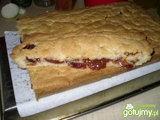 Kruche ciasto śliwkowe