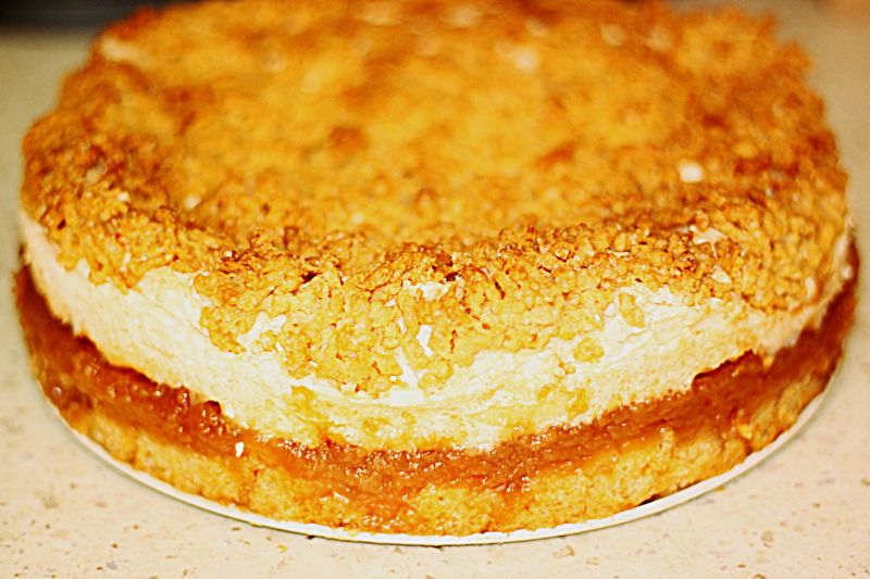 Kruche ciasto z brzoskwiniami i bezą Kruche ciasto z brzoskwiniami i bezą