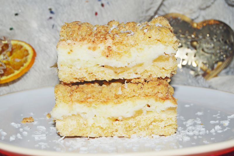 Kruche ciasto z jabłkami i kokosową pianką Kruche ciasto z jabłkami i kokosową pianką