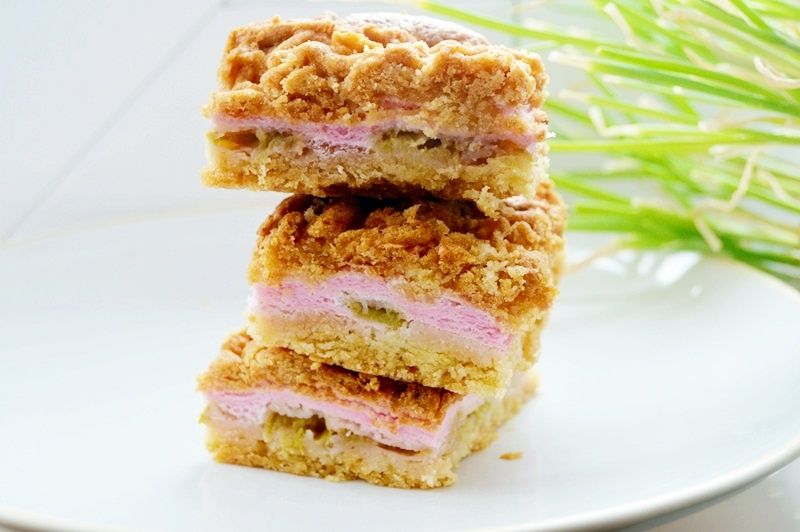 Kruche ciasto z pianką budyniową i rabarbarem Kruche ciasto z pianką budyniową i rabarbarem