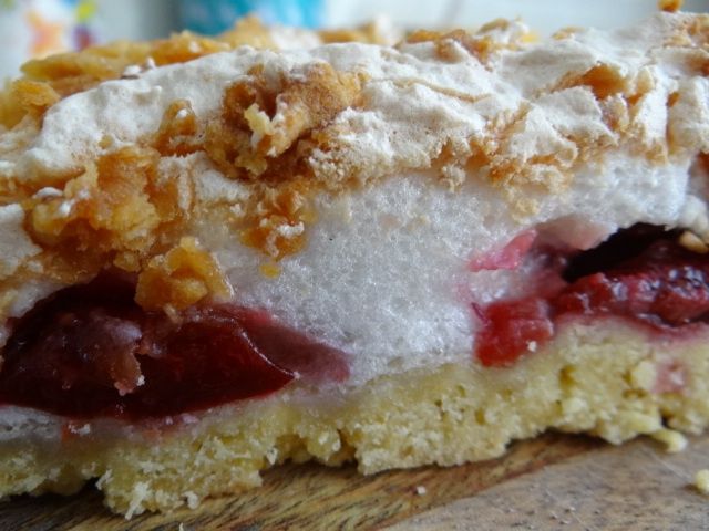 Kruche ciasto ze śliwkami i bezą Kruche ciasto ze śliwkami i bezą