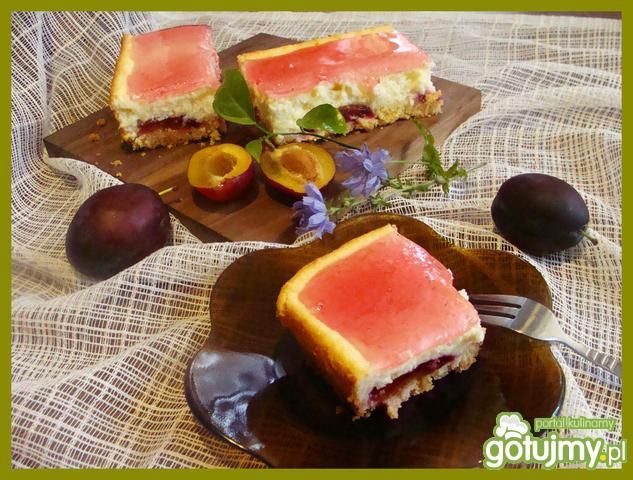 Kruche ciasto ze śliwkami i kokosem 