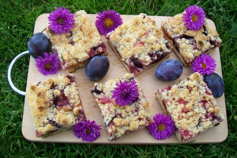 Kruche ciasto ze śliwkami i kruszonką