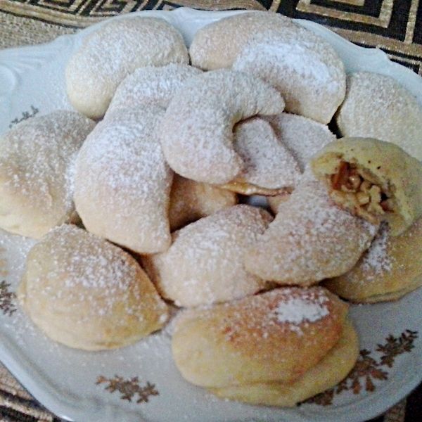 Kruche drożdżowe księżyce z orzechami  Kruche drożdżowe księżyce z orzechami