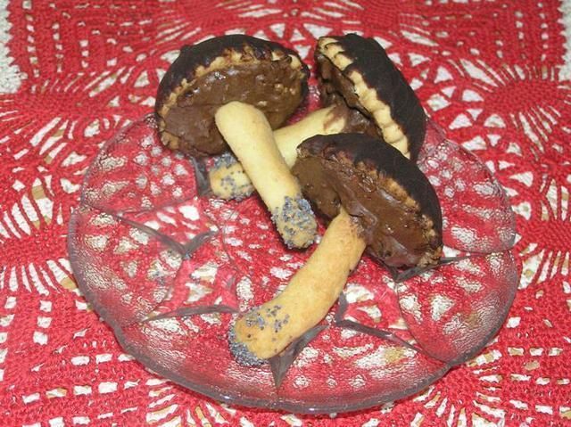 Kruche grzybki z masą czekoladową