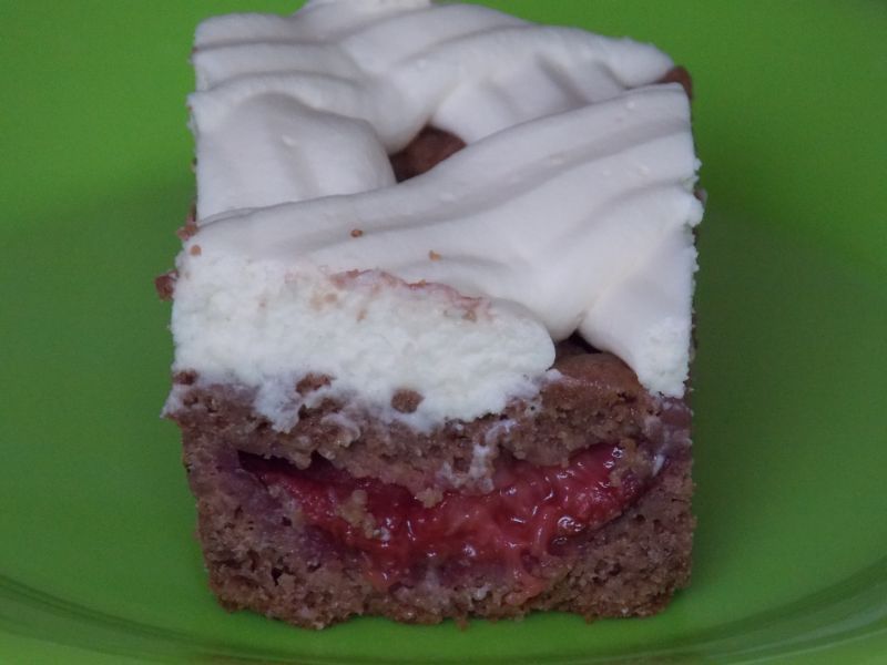 Kruche kakaowe ze śliwkami