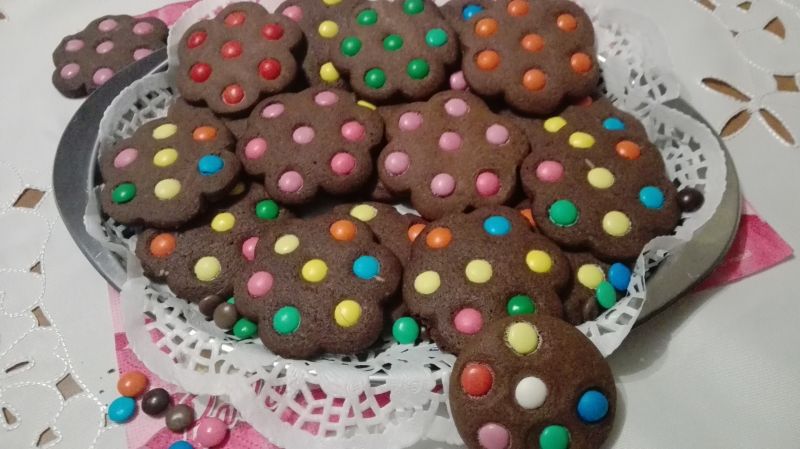 Kruche kolorowe ciasteczka czekoladowe Kruche kolorowe ciasteczka czekoladowe