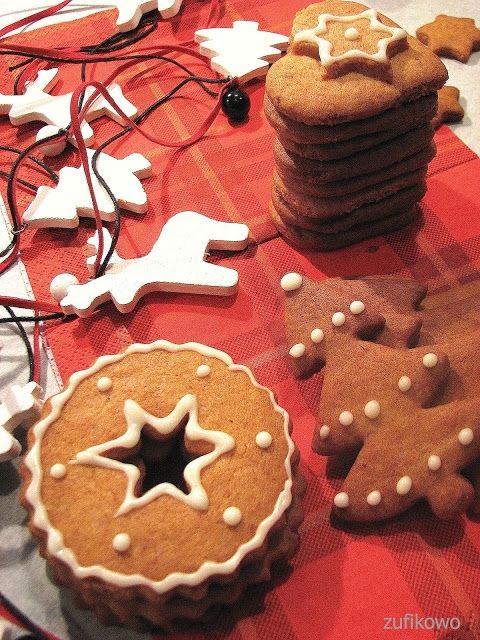 Kruche korzenne herbatniki świąteczne