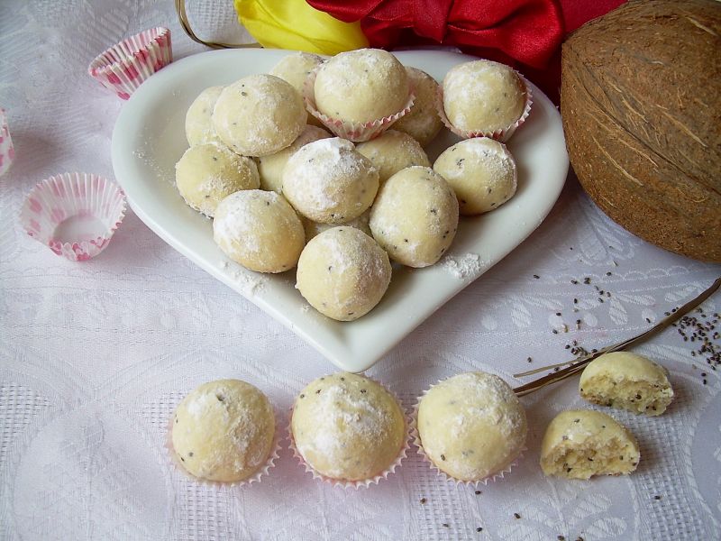 Kruche kuleczki kokosowe z nasionami chia