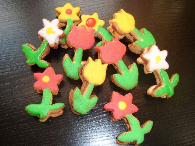 Kruche kwiatuszki z marmoladą