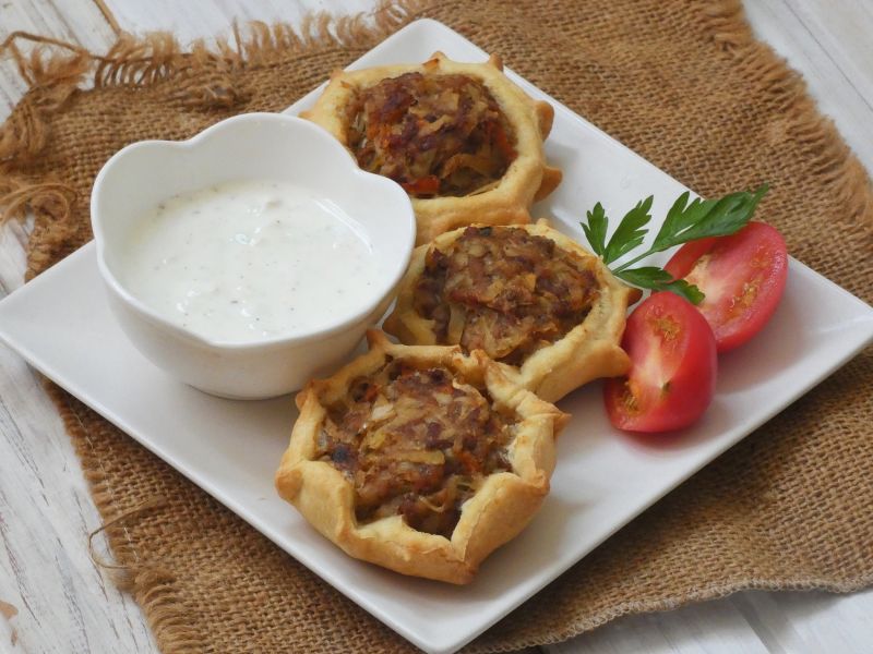 Kruche miseczki z farszem mięsnym  Kruche miseczki z farszem mięsnym