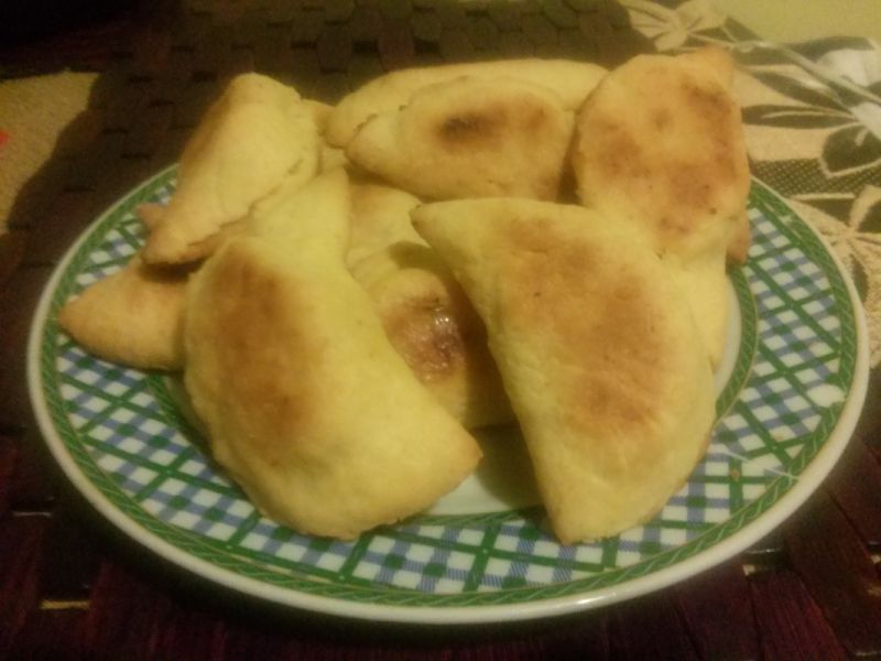 Kruche pierożki z jabłkiem 