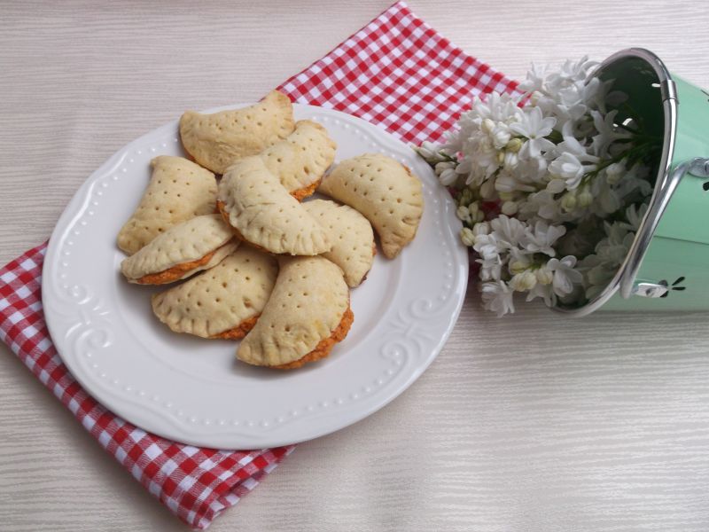 Kruche pierożki z serem feta Kruche pierożki z serem feta