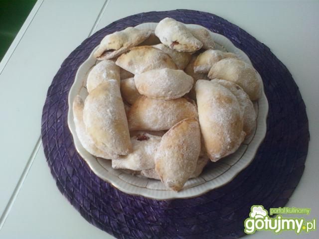 Kruche pierożki z wiśniami Kruche pierożki z wiśniami