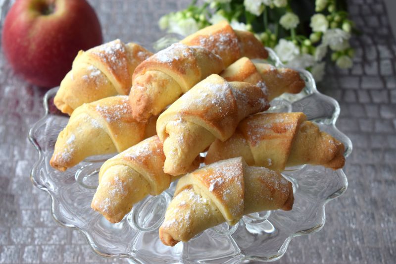 Kruche rogaliki waniliowe z jabłkiem Kruche rogaliki waniliowe z jabłkiem