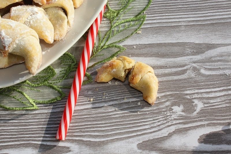 Kruche rogaliki waniliowo-śmietankowe z powidłami