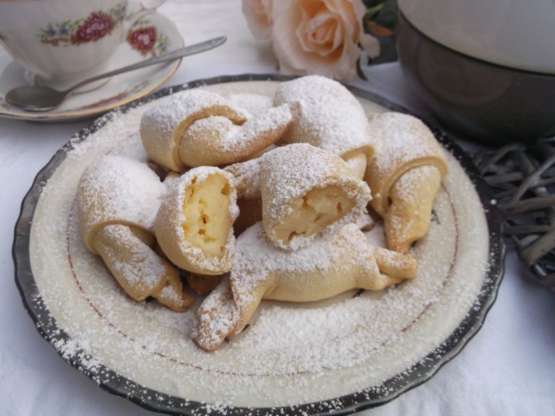 Kruche rogaliki z budyniem