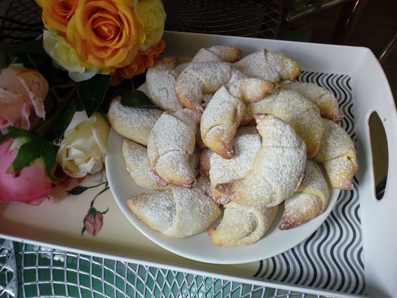 Kruche rogaliki z dżemem