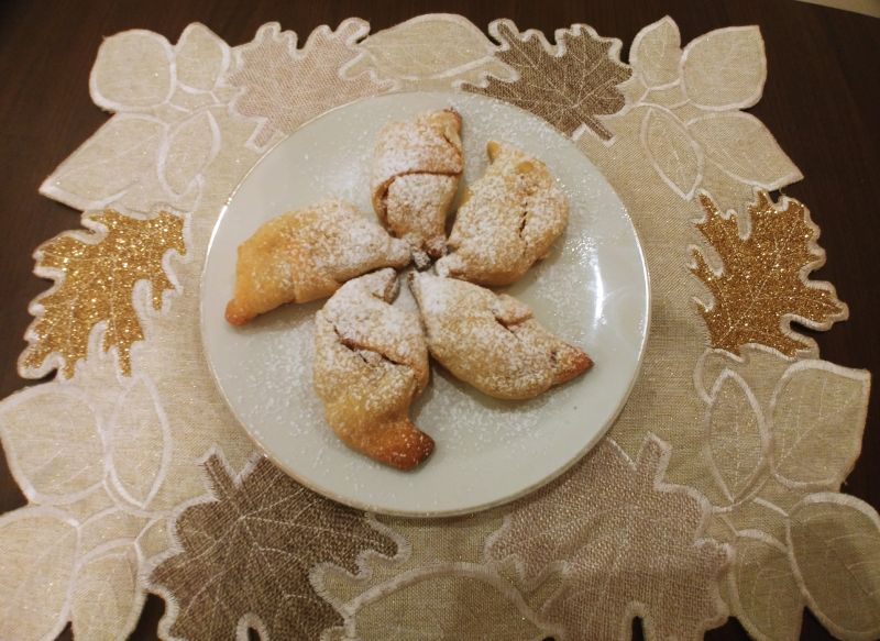 Kruche rogaliki z jabłkami