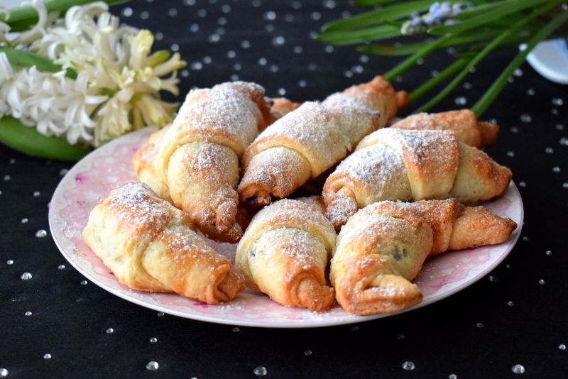 Kruche rogaliki z marmoladą Kruche rogaliki z marmoladą