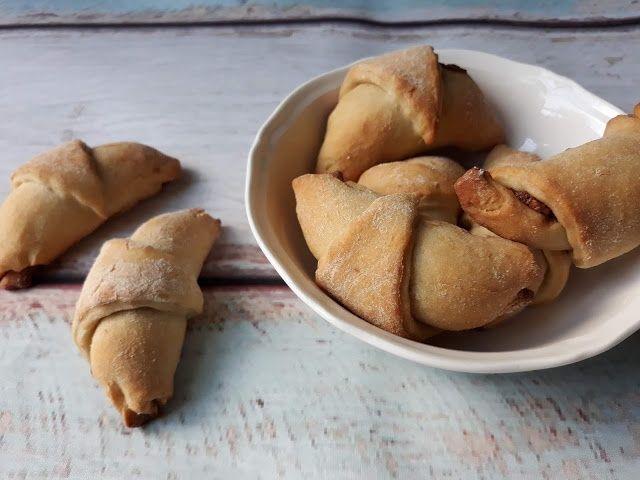 Kruche rogaliki z nadzieniem orzechowym