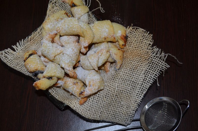 Kruche rogaliki z powidłami