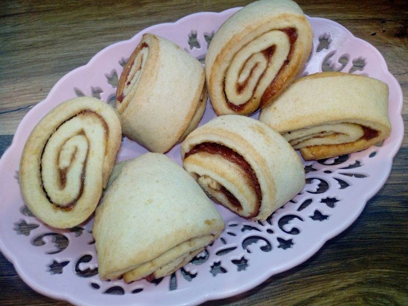 Kruche roladki z marmoladą