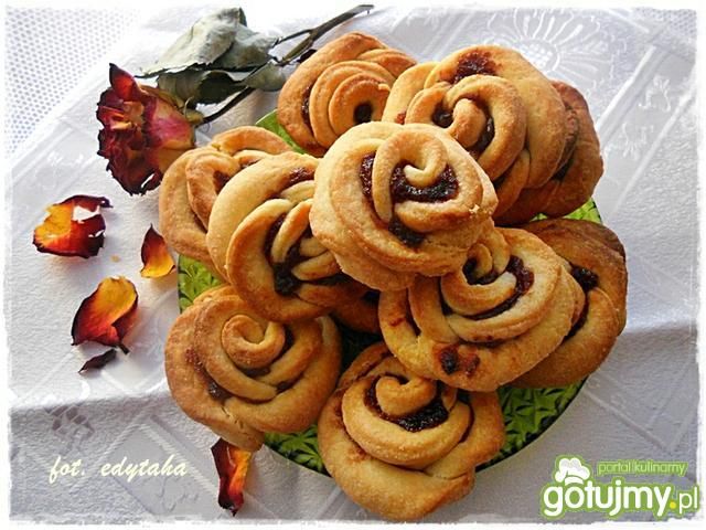 Kruche różyczki z marmoladą Kruche różyczki z marmoladą