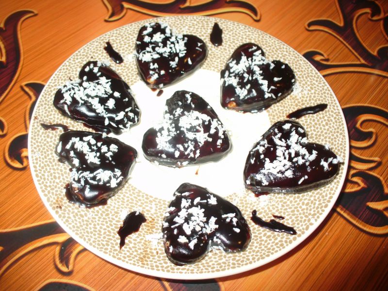 Kruche serduszka w polewie kakaowej z kokosem