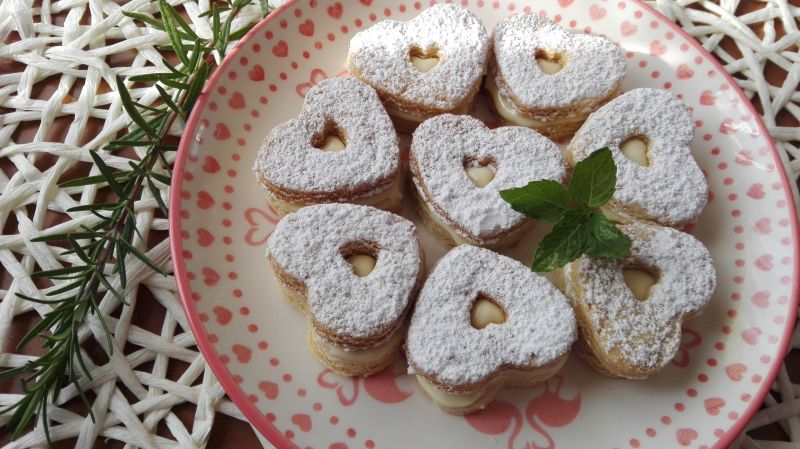 Kruche serduszka z białą czekoladą