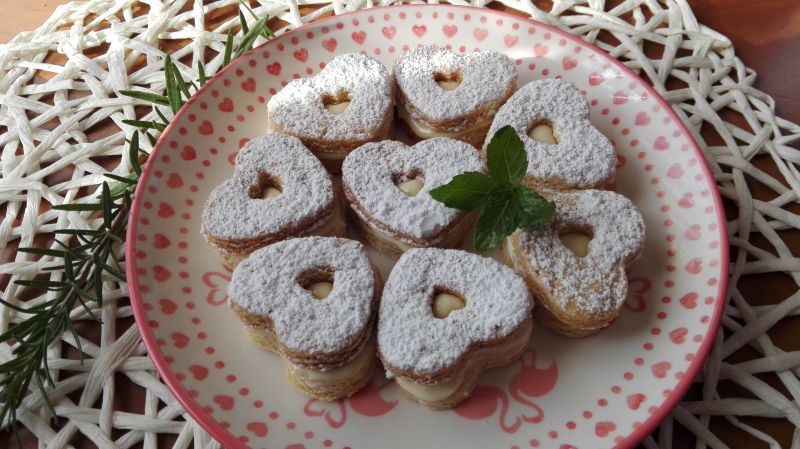 Kruche serduszka z białą czekoladą