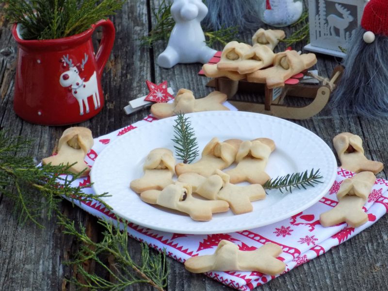 Kruche waniliowe ciasteczka z orzechami laskowymi