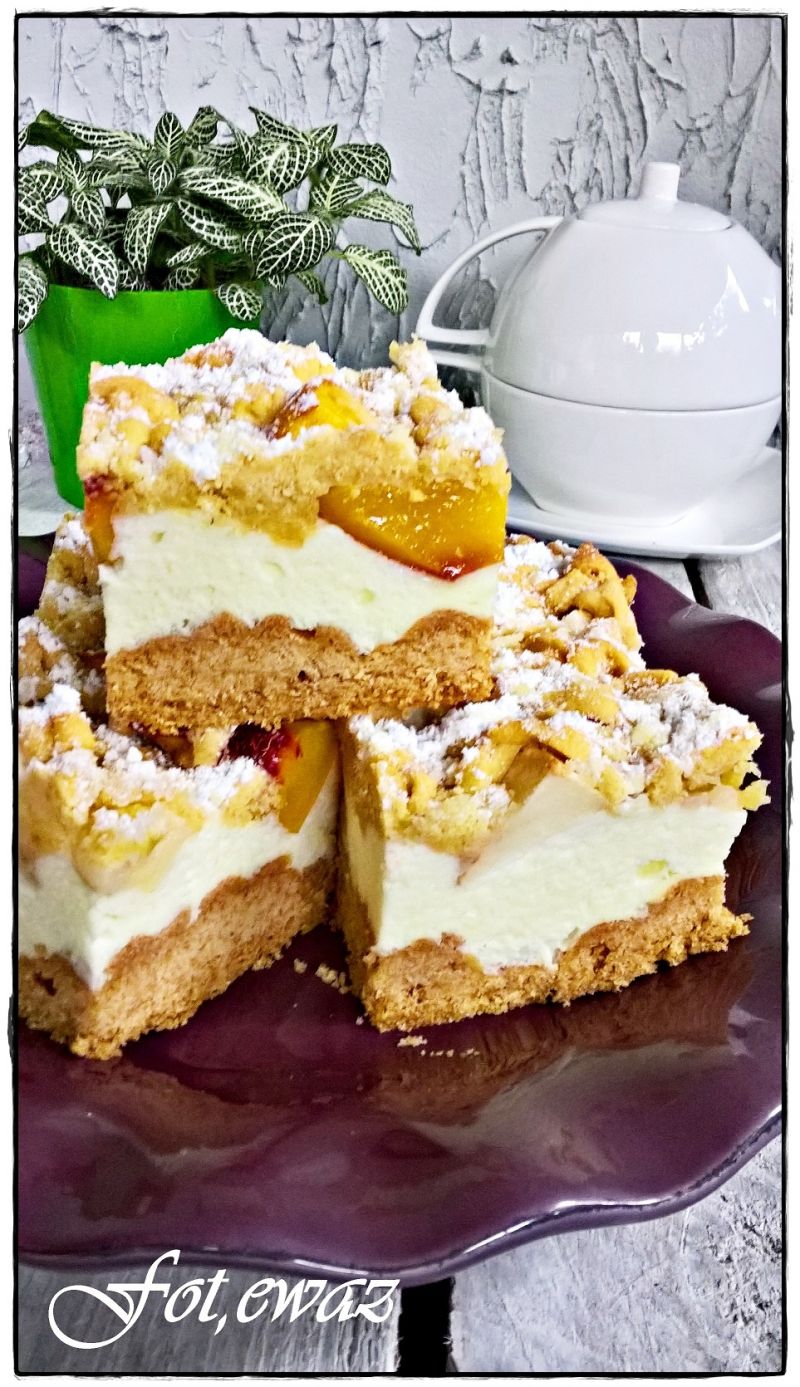 Kruche z jabłkiem i brzoskwinią Kruche z jabłkiem i brzoskwinią