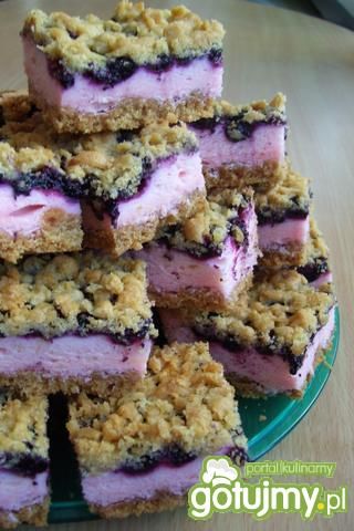 Kruche z jagodami na różowej piance