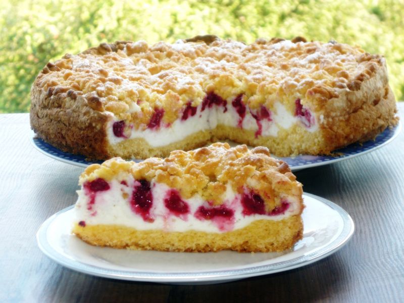 Kruche z malinami i pianką