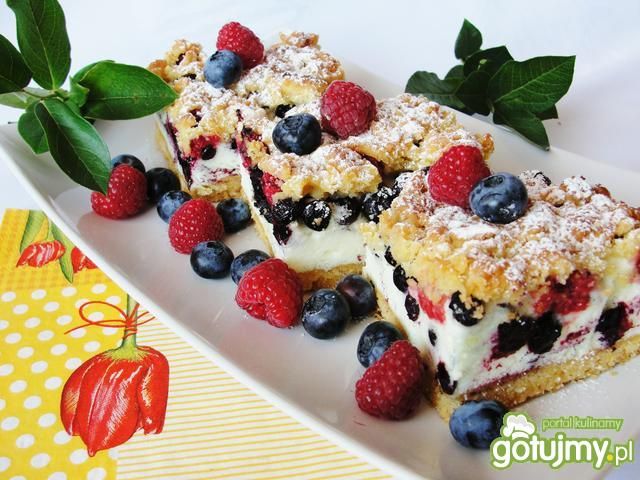 Kruche z pianką i borówkami