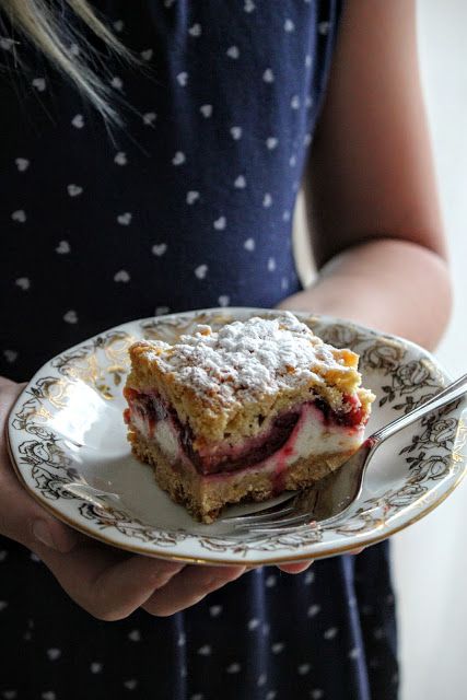 Kruche z pianką i śliwkami Kruche z pianką i śliwkami