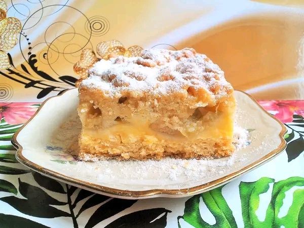 Kruche z rabarbarem i budyniową pianką z kokosem