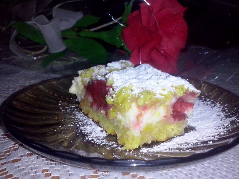 Kruche z truskawkami i pianką z budyniu Kruche z truskawkami i pianką z budyniu